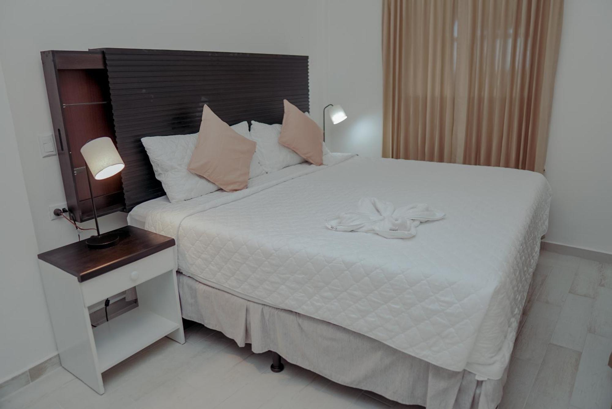 Hotel Villa Del Lago فلوريس المظهر الخارجي الصورة