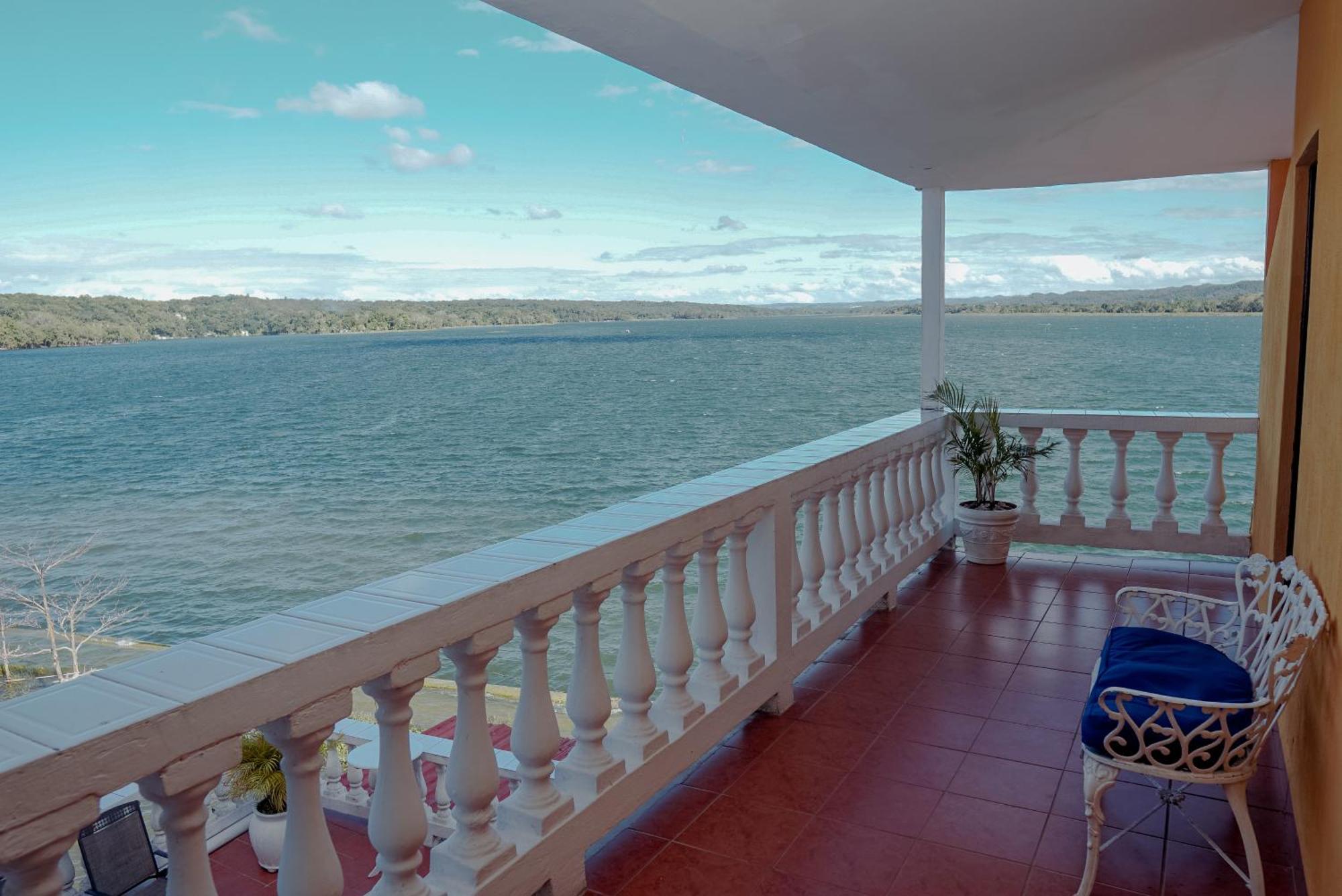 Hotel Villa Del Lago فلوريس المظهر الخارجي الصورة