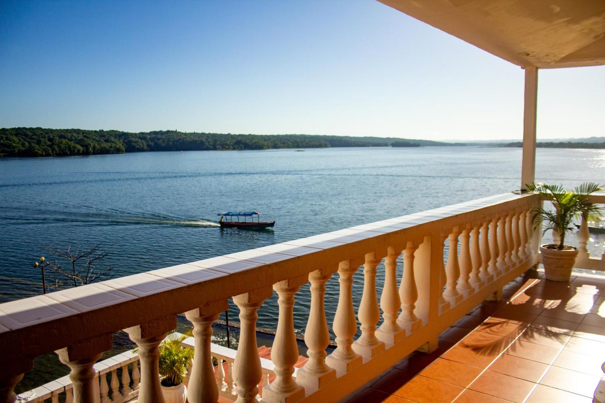 Hotel Villa Del Lago فلوريس المظهر الخارجي الصورة