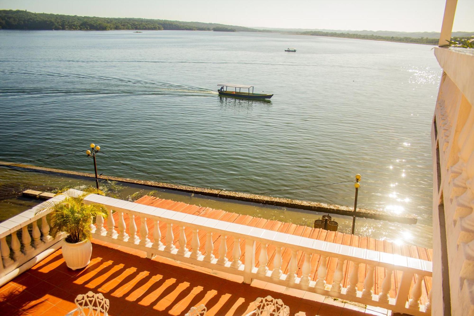 Hotel Villa Del Lago فلوريس المظهر الخارجي الصورة