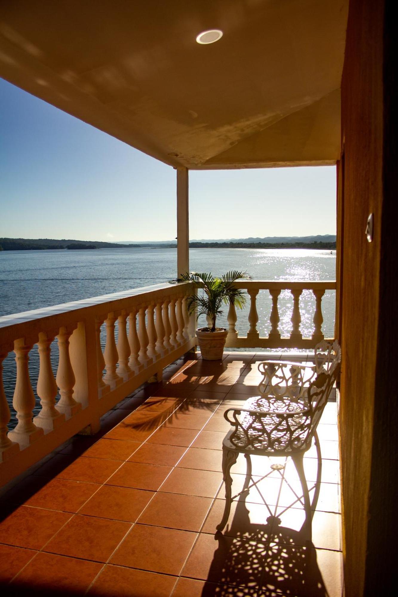Hotel Villa Del Lago فلوريس المظهر الخارجي الصورة
