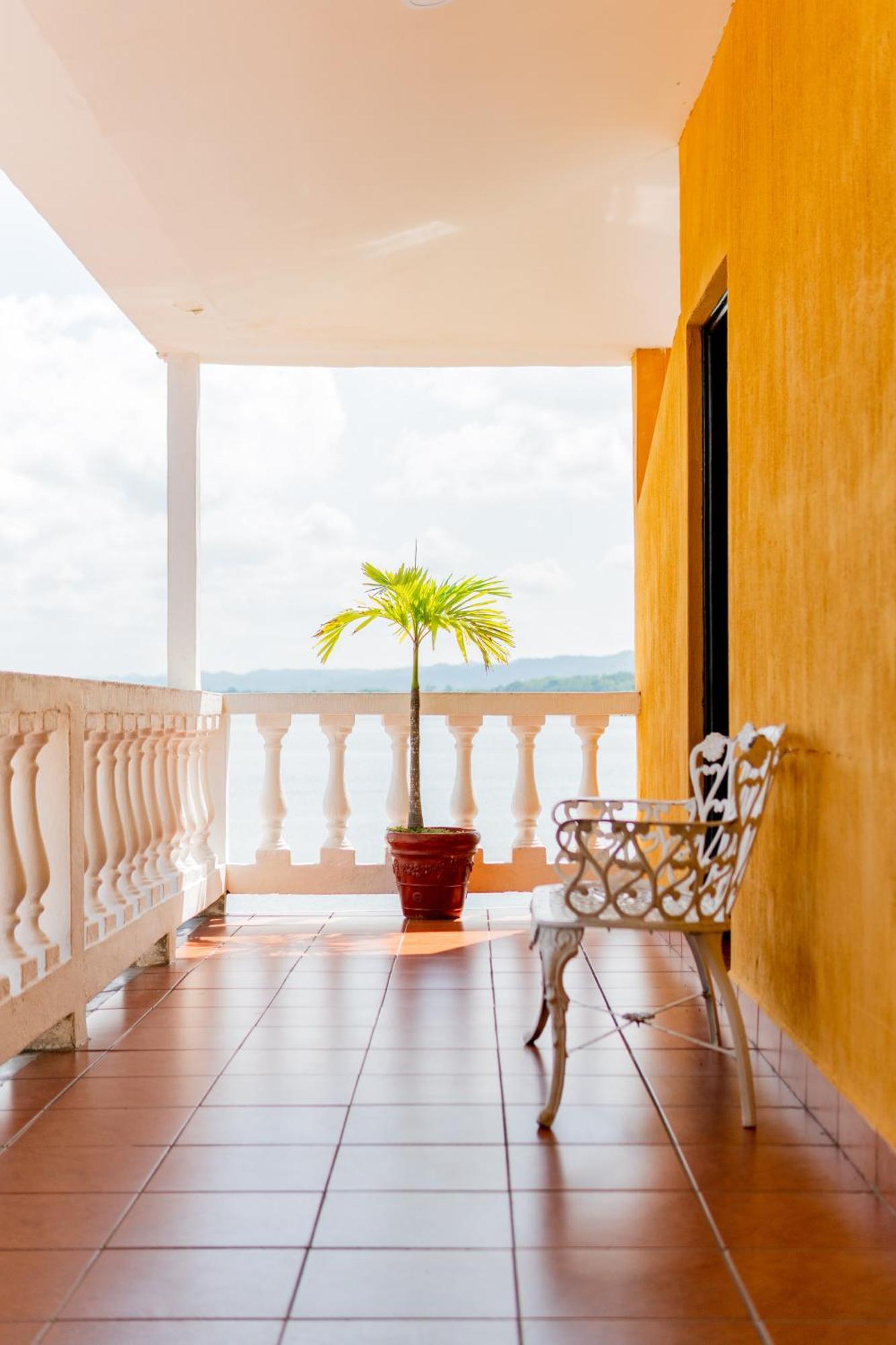 Hotel Villa Del Lago فلوريس المظهر الخارجي الصورة