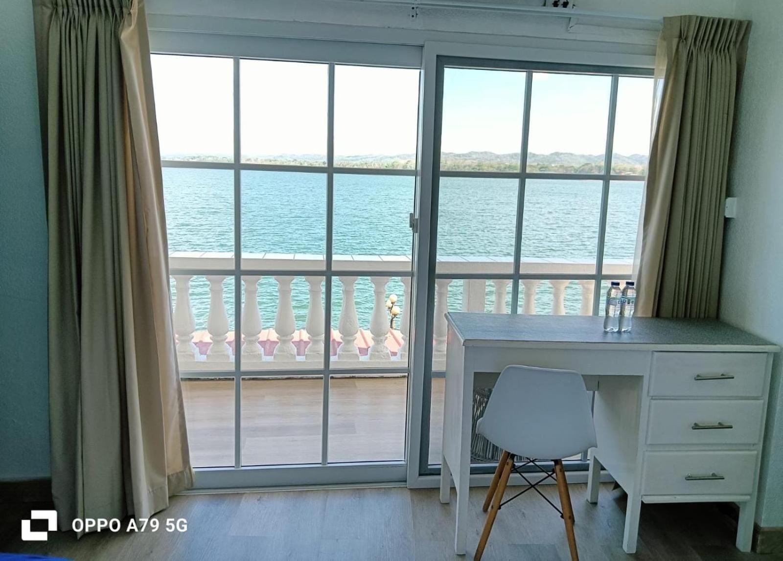 Hotel Villa Del Lago فلوريس المظهر الخارجي الصورة