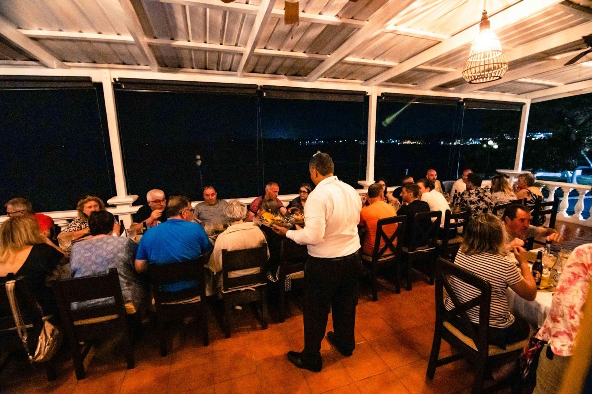 Hotel Villa Del Lago فلوريس المظهر الخارجي الصورة